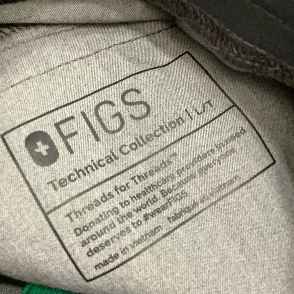 Figs Men’s Axim Cargo Scrub Pants in Graphite